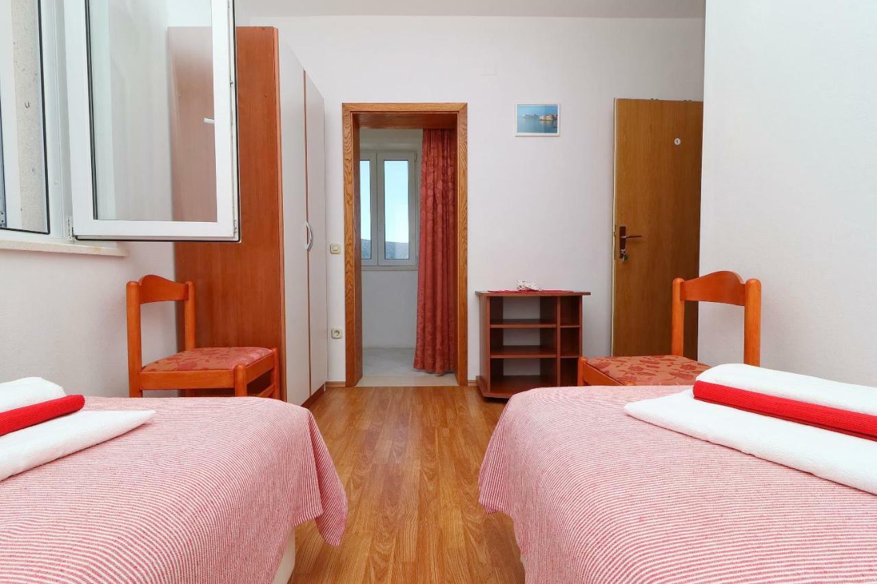 Guest House Franica & Pero Lobrovic 斯拉诺 外观 照片